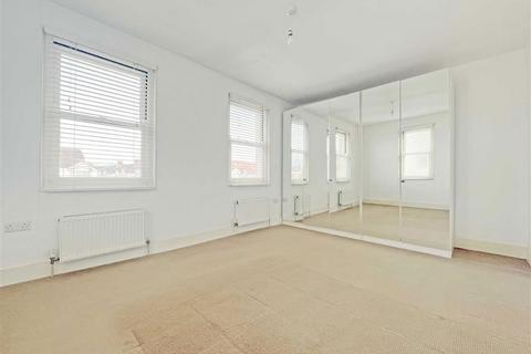 2 bedroom end of terrace house to rent, Rock Avenue, London SW14