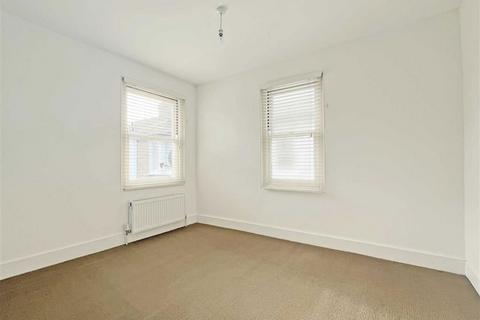 2 bedroom end of terrace house to rent, Rock Avenue, London SW14