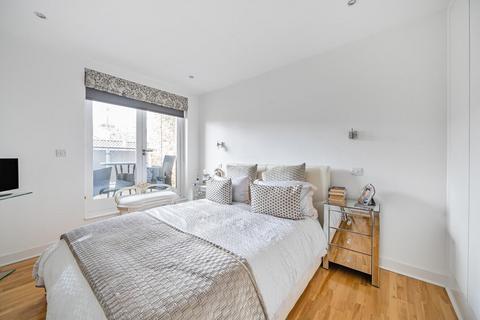 2 Octavia Mews, London, W9 3LQ