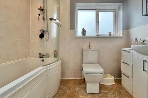 76 Doles Crescent, Royston, Barnsley, S71 4LA