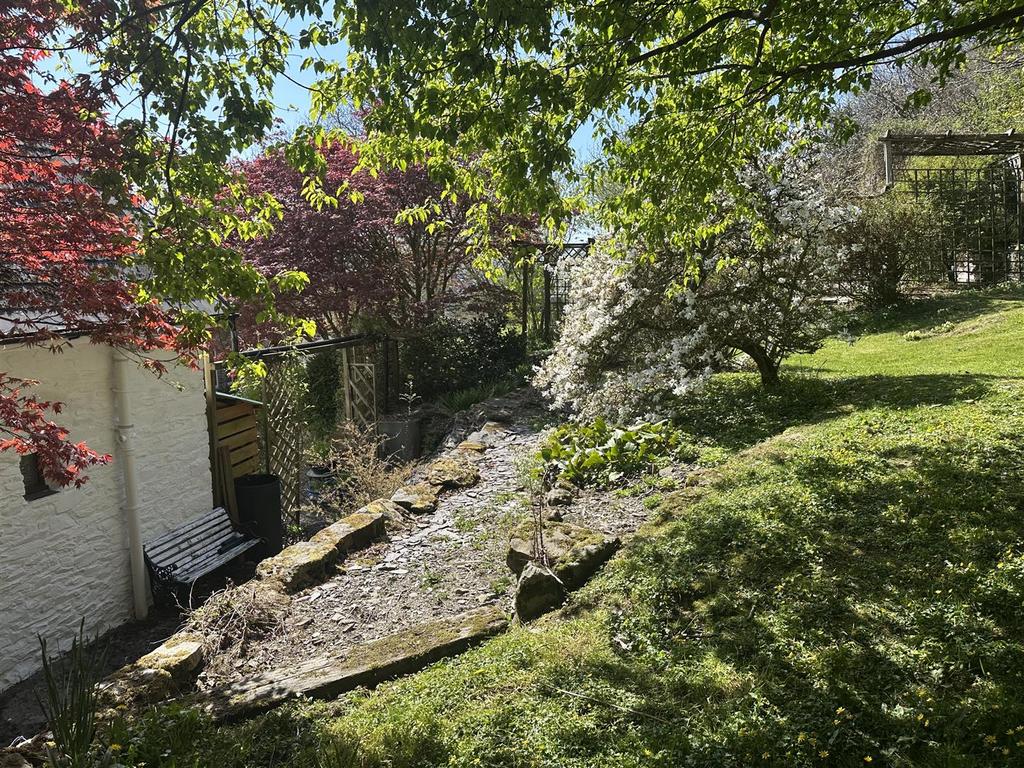 Further gardens / grounds