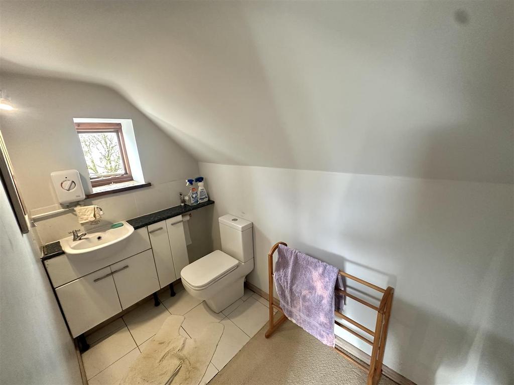 Ensuite cloakroom