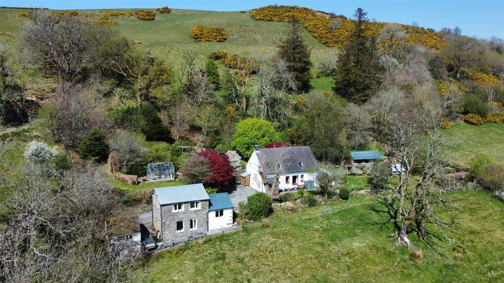 Gate house cottage: