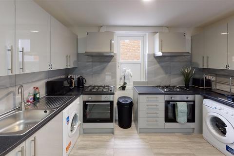 1 bedroom property to rent, Harrow Road, Kensal Green NW10