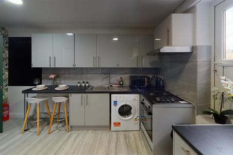 1 bedroom property to rent, Harrow Road, Kensal Green NW10