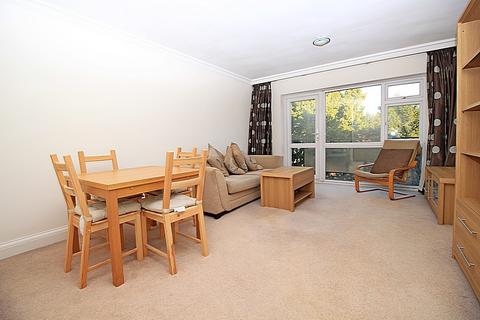 2 bedroom flat to rent, Granwood Court, The Grove, TW7