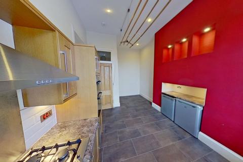 3 bedroom terraced house to rent, Montagu Terrace, Edinburgh, EH3