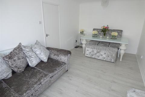 2 bedroom flat for sale, Ashtree Court, Waltham Abbey EN9