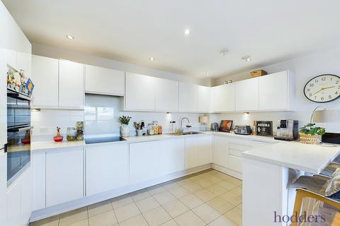 2 bedroom apartment for sale, Market Street, Addlestone, Surrey, KT15