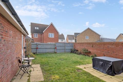 2 Fairchild End, Haddenham, Aylesbury, HP17 8DW
