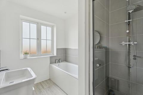 2 Fairchild End, Haddenham, Aylesbury, HP17 8DW