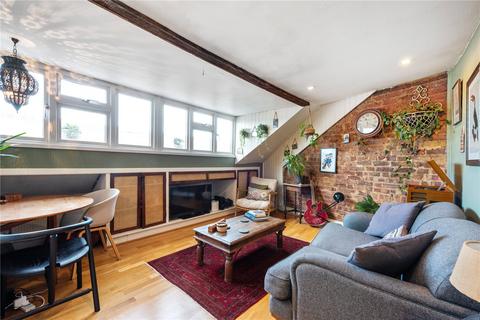 Flat D, 1 Pyrland Road, London, N5 2JB