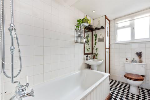 Flat D, 1 Pyrland Road, London, N5 2JB