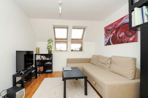 2 bedroom flat for sale, Garratt Lane, London SW18