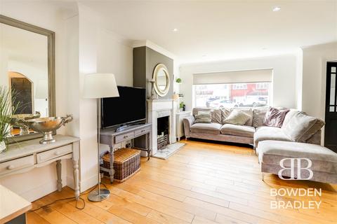 3 bedroom house for sale, Daylop Drive, Chigwell