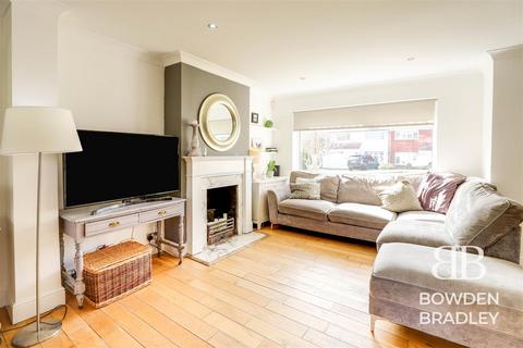 3 bedroom house for sale, Daylop Drive, Chigwell