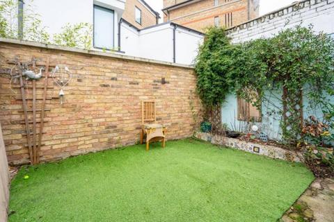 2 bedroom terraced house to rent, Mill Hill Road Acton