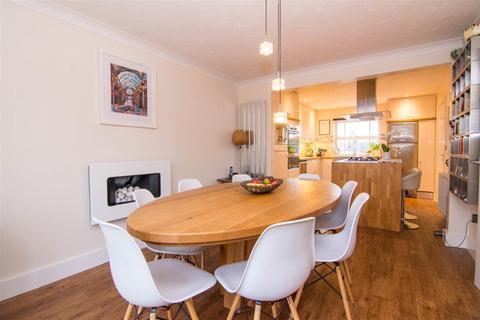 4 bedroom end of terrace house for sale, Keelham Drive, Leeds, West Yorkshire, LS19