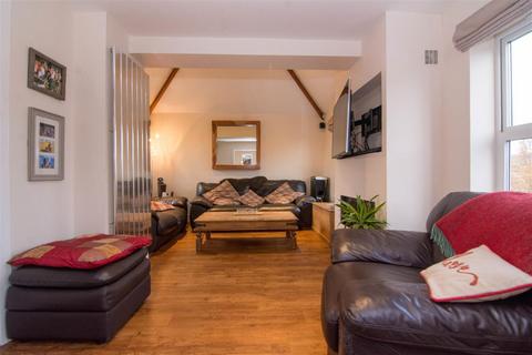 4 bedroom end of terrace house for sale, Keelham Drive, Leeds, West Yorkshire, LS19