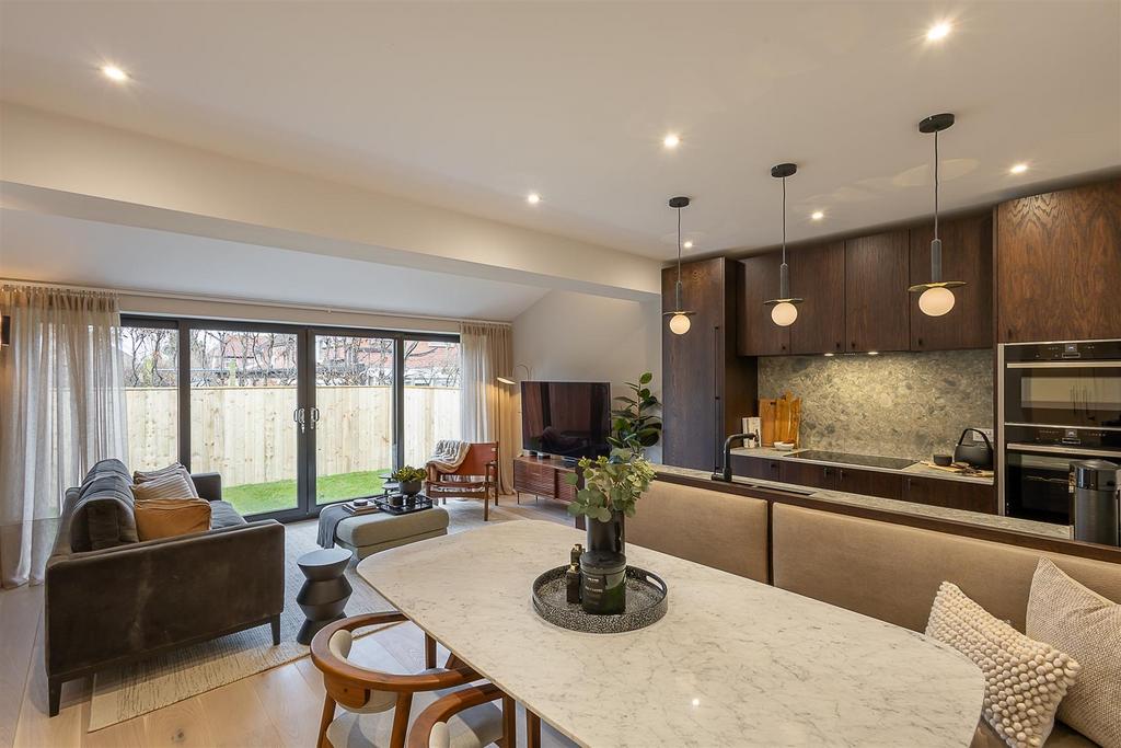 Open Plan Kitchen/Diner & Living Space
