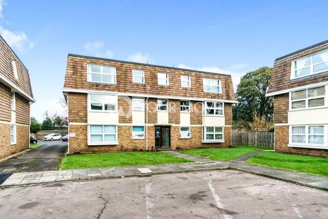 2 bedroom flat to rent, Sudley Gardens, West Sussex PO21