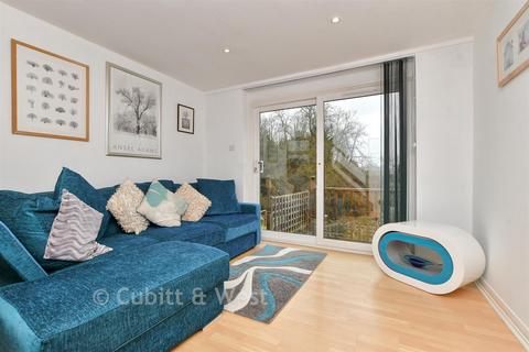 15 Riverside, Dorking, RH4 1PR