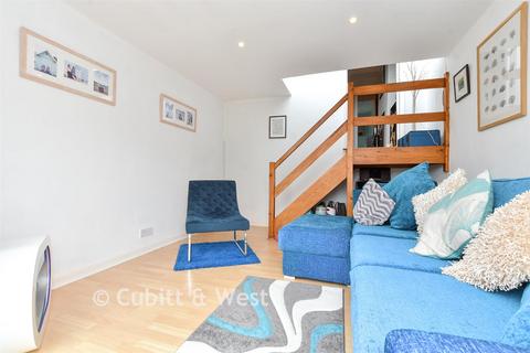 15 Riverside, Dorking, RH4 1PR