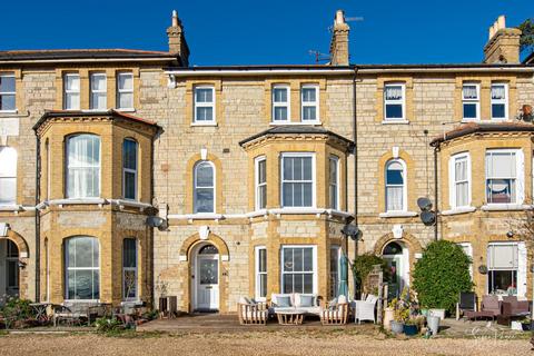 6 bedroom end of terrace house for sale, Southgrove Terrace, Ventnor