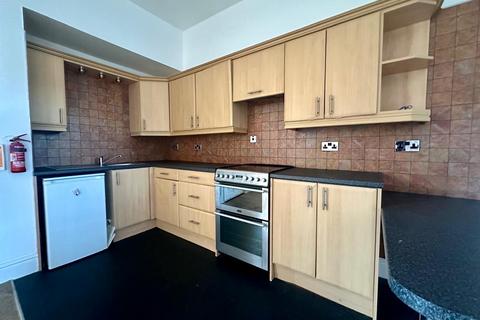 2 bedroom flat to rent, Rossall Road, Thornton-Cleveleys FY5