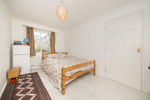 3 bedroom terraced house for sale, Louisa Close, London E9