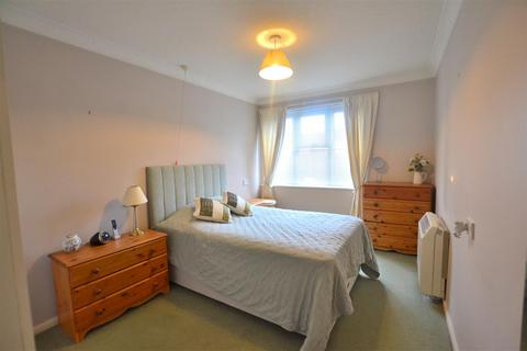 1 bedroom apartment for sale, Pinewood Court, Fleet GU51