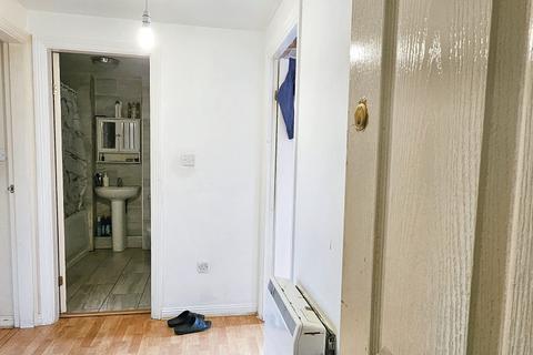 2 bedroom flat for sale, Nuffield Court, Old Park Mews, Hounslow, Greater London, TW5