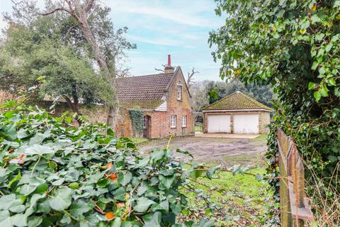 3 bedroom semi-detached house for sale, Thames Street, Sunbury-on-Thames TW16