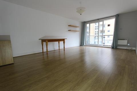 2 bedroom flat to rent, Smugglers Way, London SW18