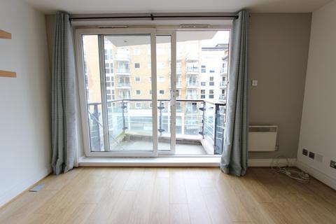 2 bedroom flat to rent, Smugglers Way, London SW18