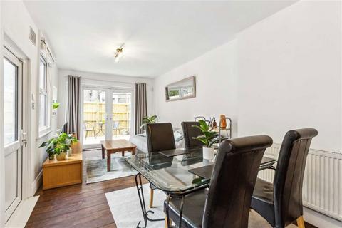 2 bedroom flat for sale, Morrish Road, London SW2