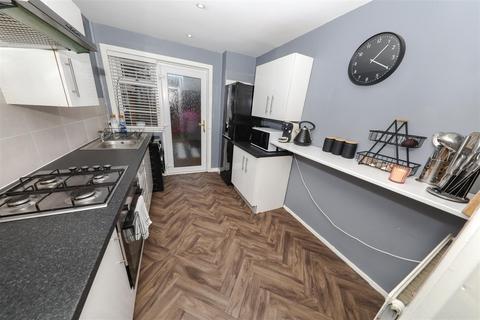 2 bedroom terraced house for sale, Station Road, Thornton