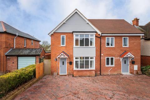 3 bedroom semi-detached house to rent, Rockingham Road, Newbury, RG14