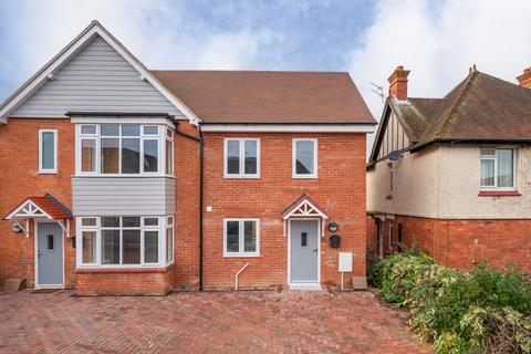 3 bedroom semi-detached house to rent, Rockingham Road, Newbury, RG14