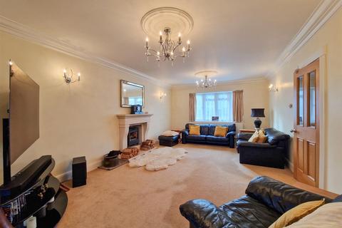 5 bedroom detached house for sale, Wansfell Gardens, Thorpe Bay SS1