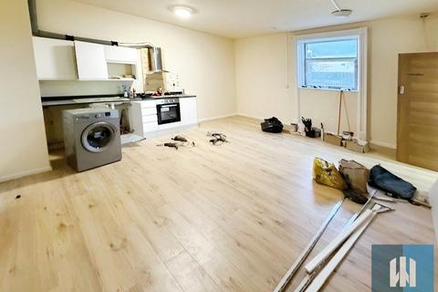 Studio to rent, Abb Street, Marsh, Huddersfield, HD1