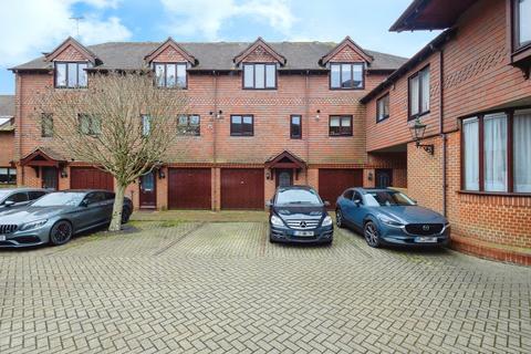 3 bedroom mews for sale, Borelli Mews, Farnham GU9