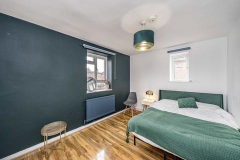 2 bedroom flat for sale, Church Path, London W4