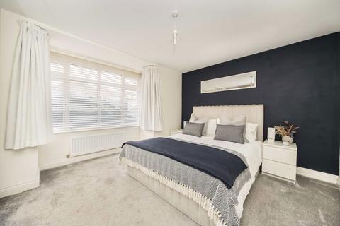 2 bedroom flat for sale, Merton Road, London SW19