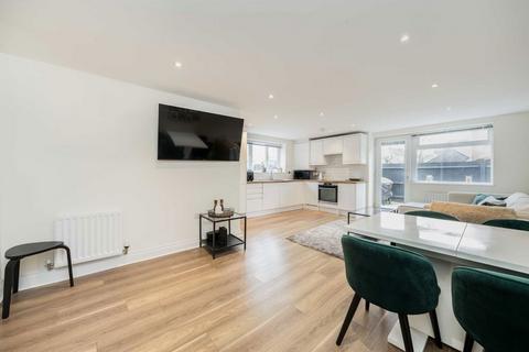 2 bedroom flat for sale, Merton Road, London SW19