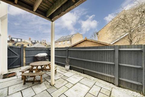 2 bedroom flat for sale, Merton Road, London SW19