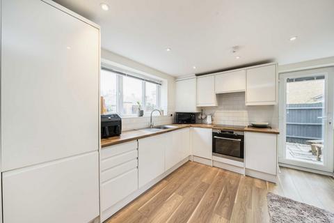 2 bedroom flat for sale, Merton Road, London SW19