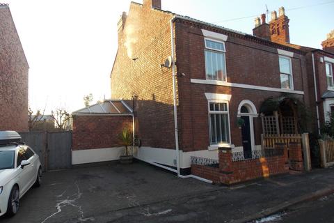 3 bedroom semi-detached house to rent, Lawson Avenue, Nottingham, NG10