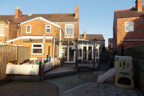 3 bedroom semi-detached house to rent, Lawson Avenue, Nottingham, NG10