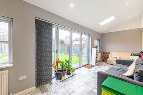 28 Bellrope Acre, Armthorpe, Doncaster, DN3 3DG